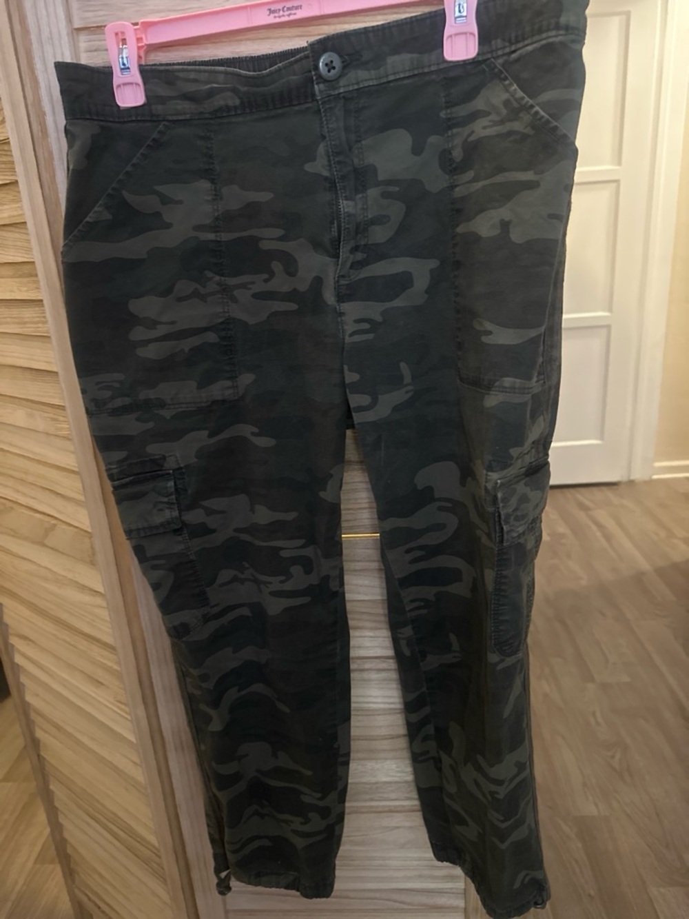 Women’s  Camouflage Cargo Pants - Olive Green